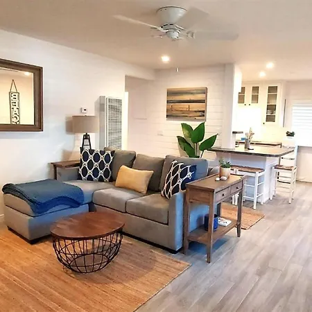 Beautiful 2 Bed Beach Condo #120 Condo